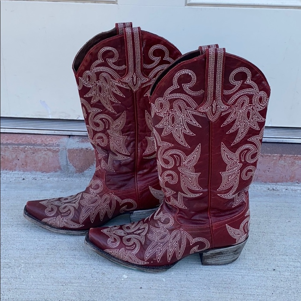 Lane red cowboy boots w/ white embroidery
